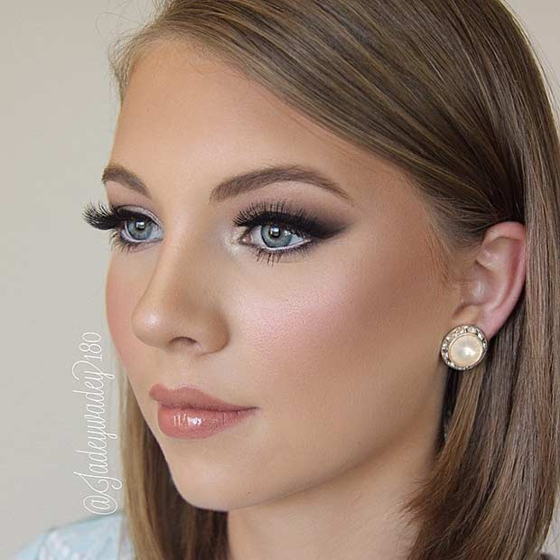 Maquillage de mariage pour les mariées aux yeux bleus