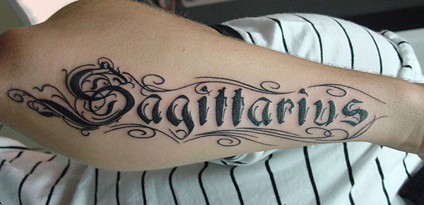 Τατουάζ με γράμματα Τοξότη