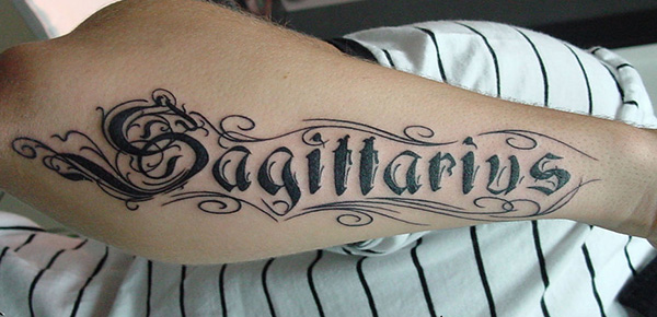 Tatouage de lettrage Sagittaire