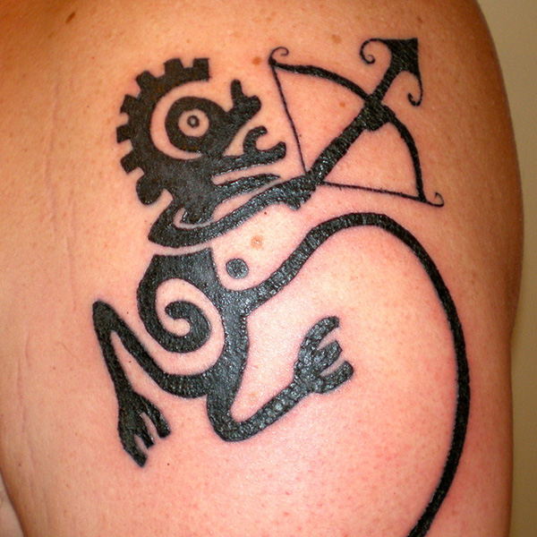 Χαριτωμένο τατουάζ σκοτεινού Τοξότη