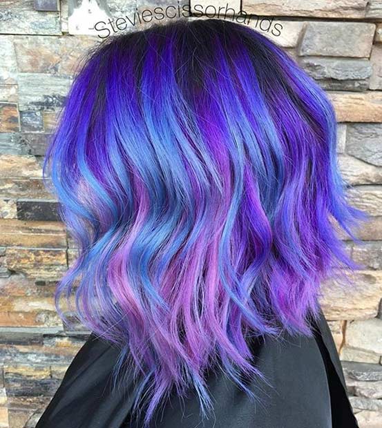שיער סגול עם דגשים בצבע תכלת