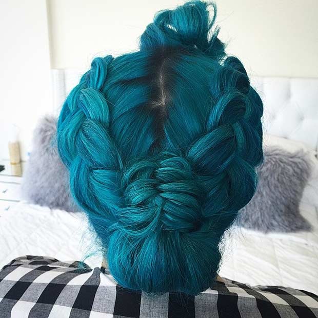 Πράσινα μαλλιά Teal σε πλεκτό Updo