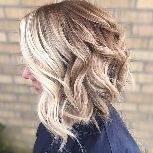 Σγουρό Bronde Bob Hairstyle με Front Blonde Balayage Highlights