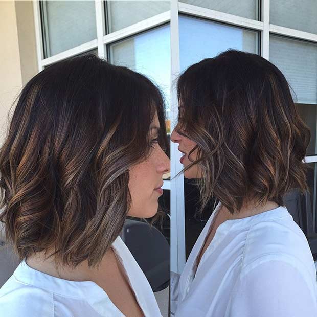 Brunette Bob Hairstyle με Light Balayage Highlights