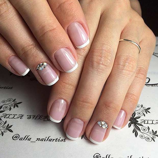 Mariage French Tip Mani avec un clou d'accent