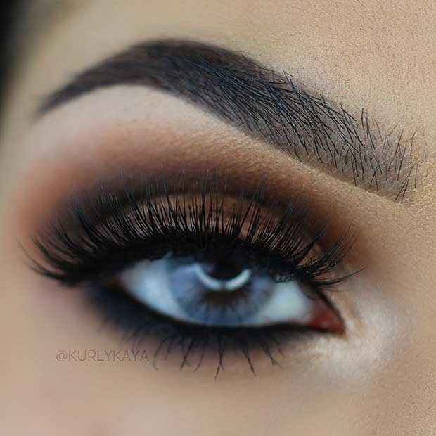 Maquillage pour les yeux marron Smokey Look pour les yeux bleus