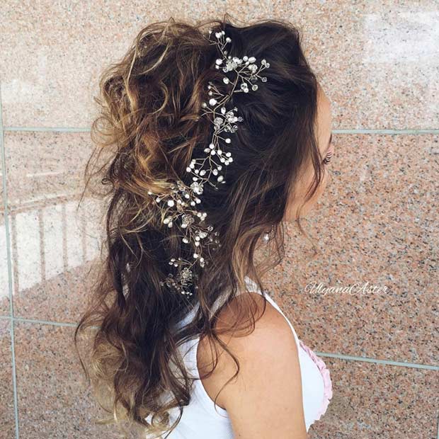 Long Curly and messy Half Updo για παράνυμφοι