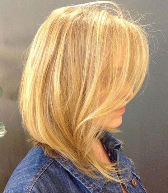 Coupe de cheveux blonde douce et doublée