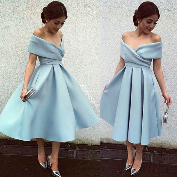 Κοντό γαλάζιο φόρεμα από τον ώμο