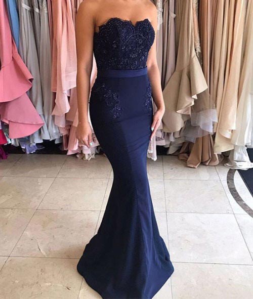 שמלת נשף ארוכה ואלגנטית בצבע כחול כהה