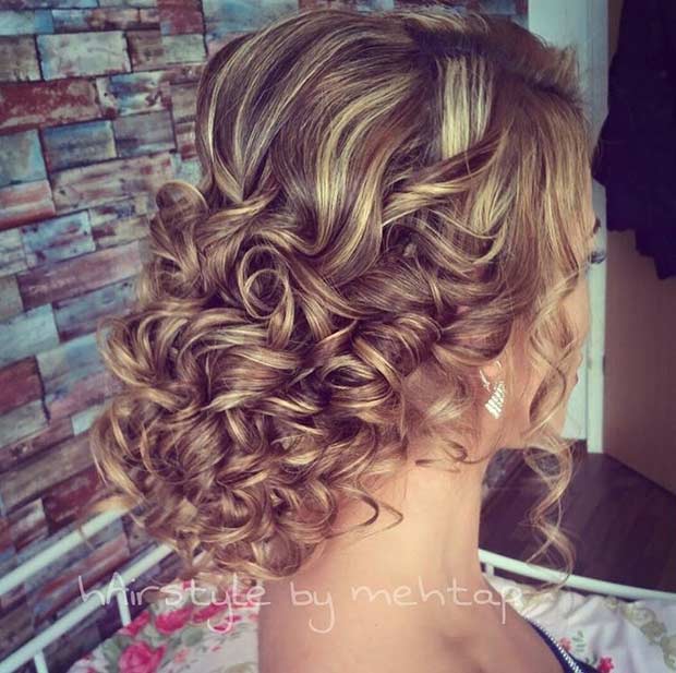 Curly Prom Updo για μακριά μαλλιά