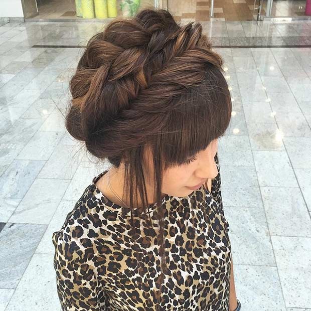 Κομψό Milkmaid Braid Updo για Prom