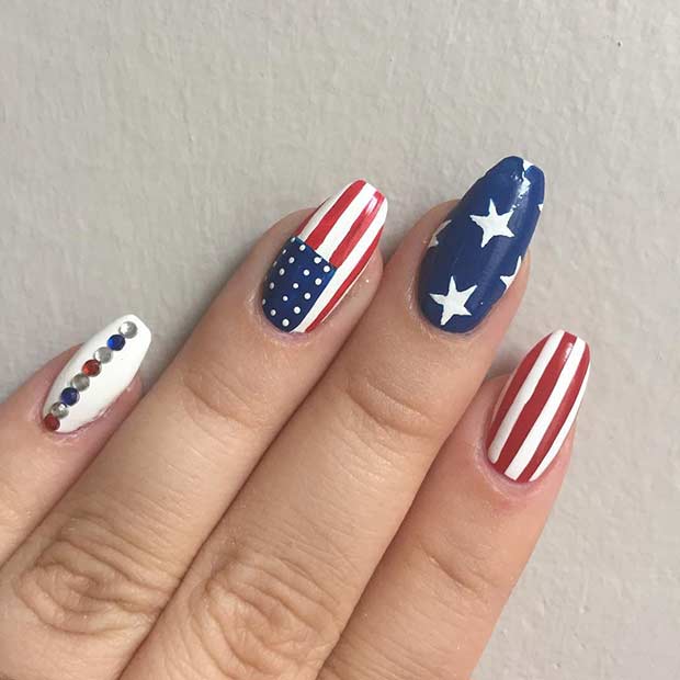 Conception d'ongles drapeau américain pour ongles longs