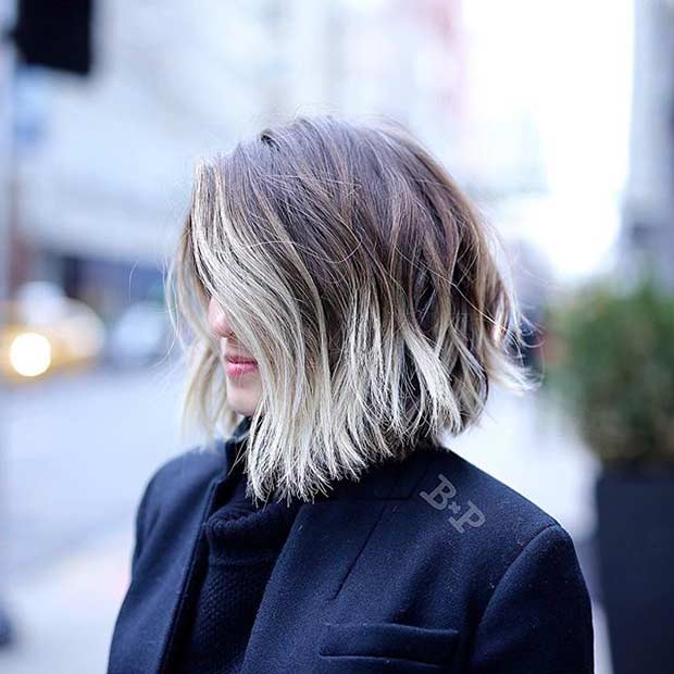 Coupe de cheveux courte blonde ombrée