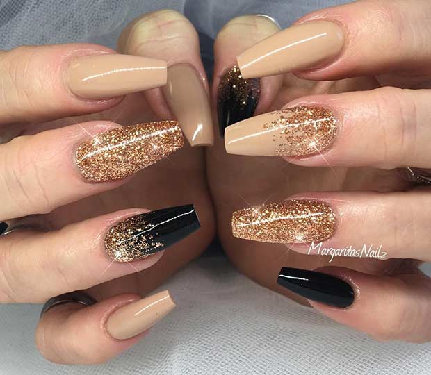 Ουδέτερο μαύρο και χρυσό Glitter Coffin Nail Art Design