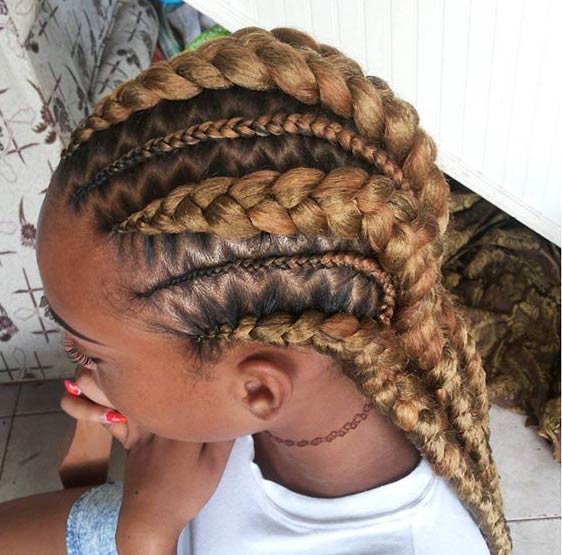 Cornrows blond miel et séparation en zigzag