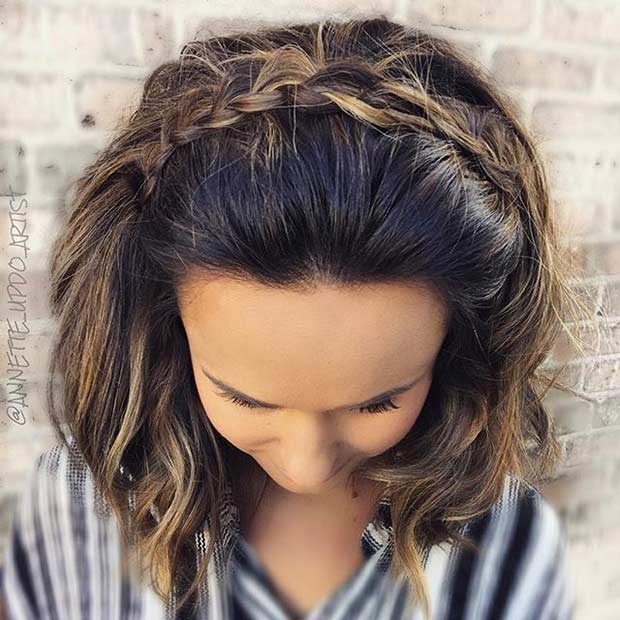 Coiffure de mariage bandeau tressé pour cheveux mi-longs