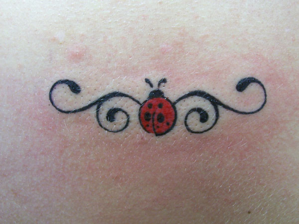 Coccinelle de style tribal