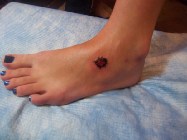 Mini tatouage de pied