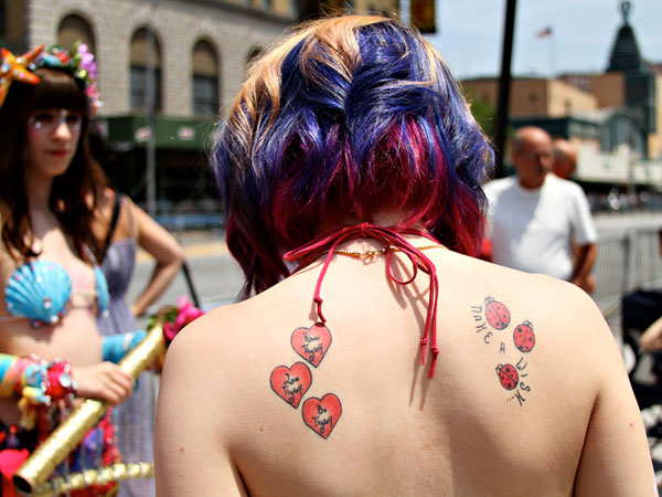 Tatouage de dos de coccinelles