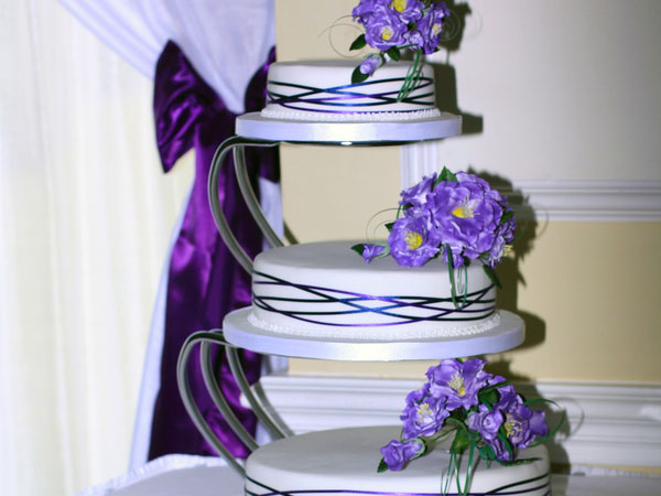 Ισορροπημένη γαμήλια τούρτα
