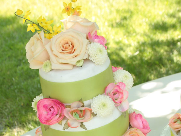 Ανθισμένη γαμήλια τούρτα