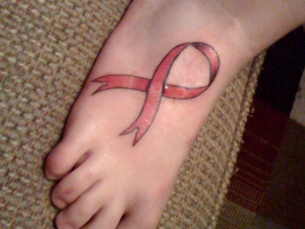 Tatouage simple de ruban de cancer