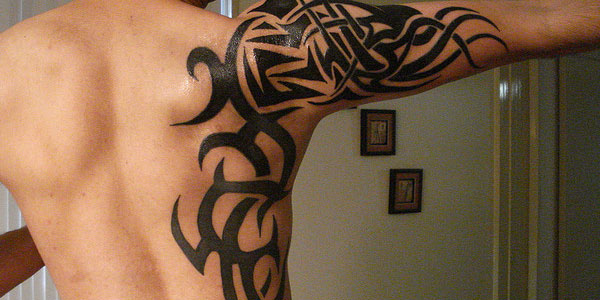 Tatouage tribal épaule