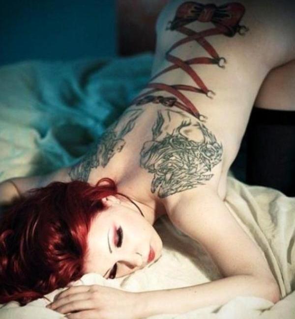 Όμορφο τατουάζ Corset