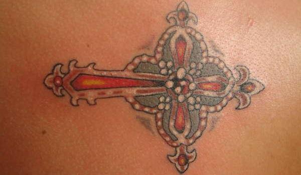 Όμορφο τατουάζ σταυρού