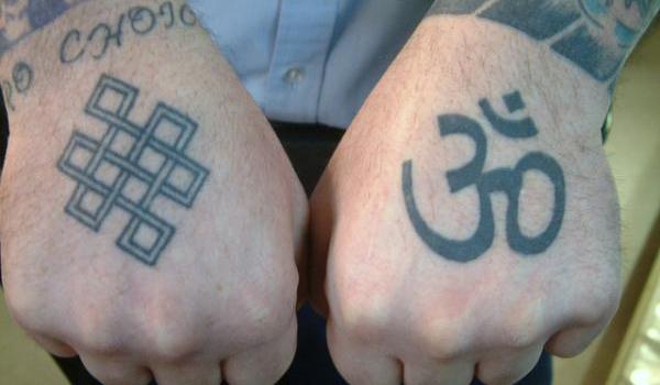 Tatouages ​​​​à la main à Bouddha