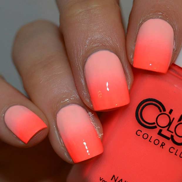 Ongles ombrés orange néon d'été