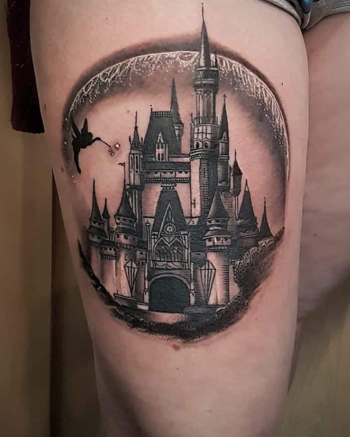 Μαύρα και γκρι τατουάζ Disney Castle