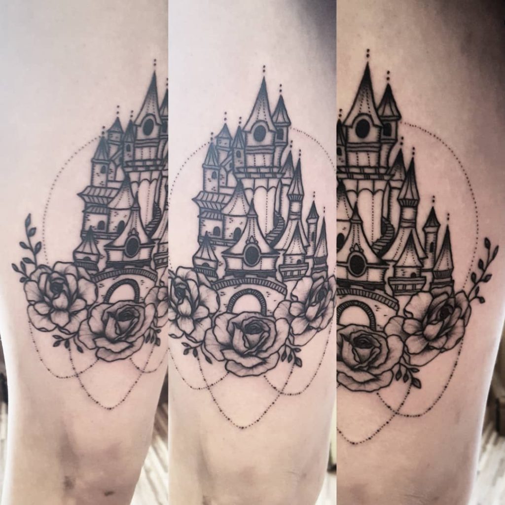 Tatouage du château et des roses de Disney