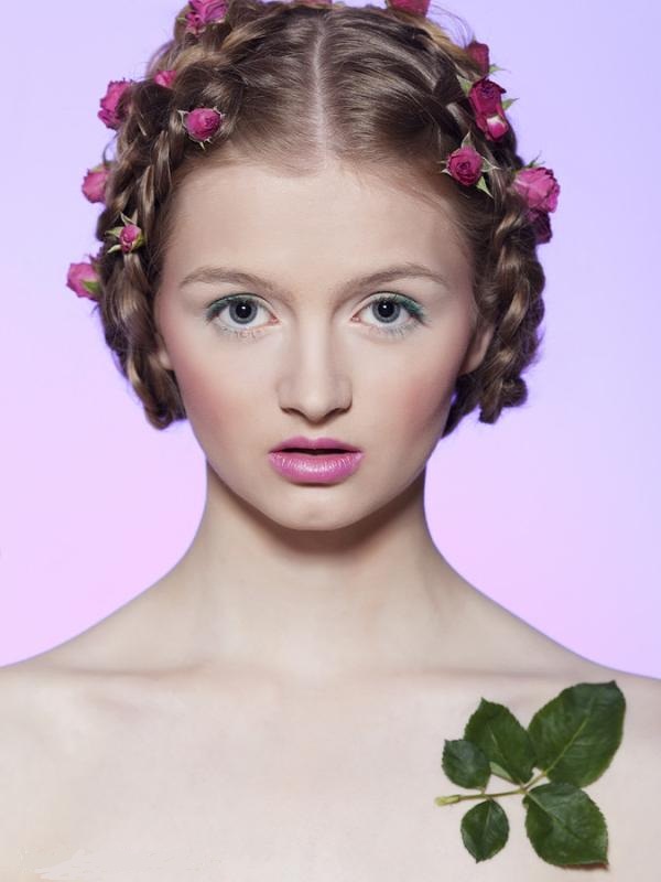 Cheveux tressés français décorés de fleurs