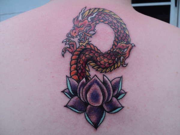 Dragon sur Lotus