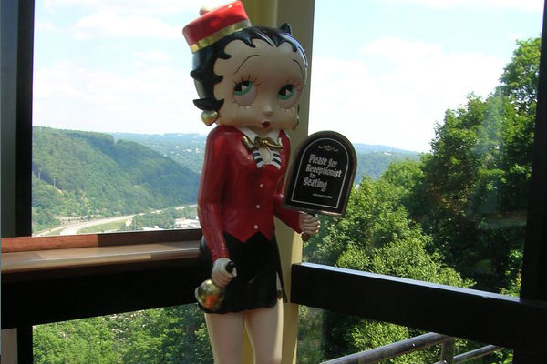 Betty Boop avec cloche