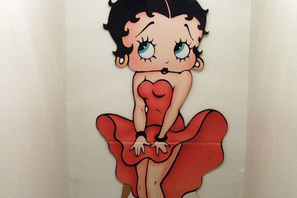 Betty Boop με κόκκινο φόρεμα