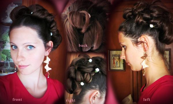 Chignon étrange pour cheveux bouclés