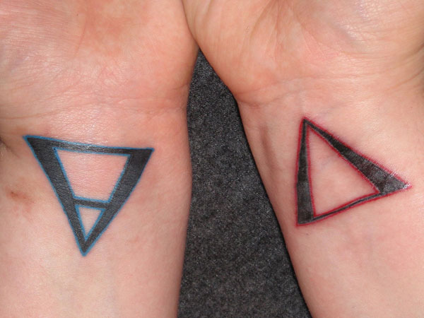 Δίδυμα τρίγωνα τατουάζ