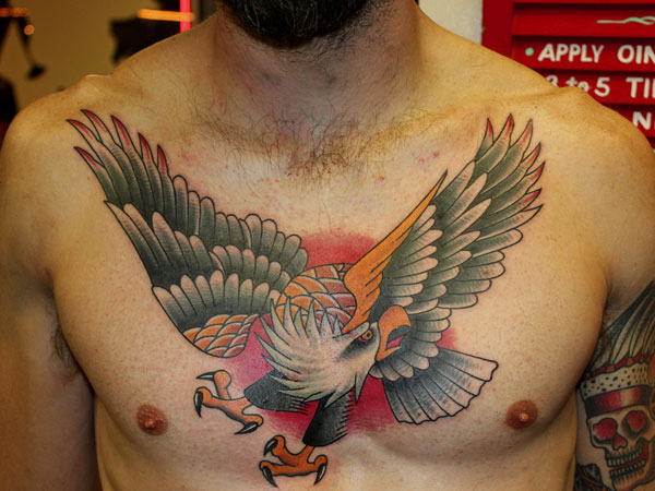 Tatouage de poitrine patriotique