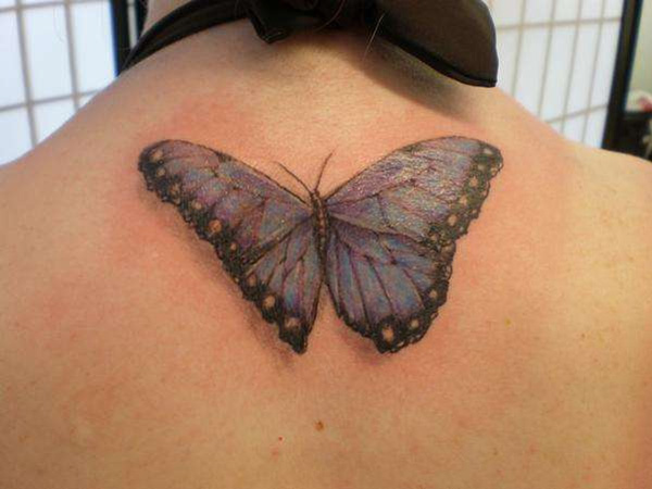 Μωβ τατουάζ πεταλούδα