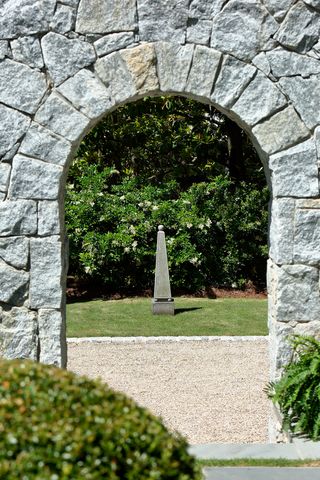 arcade dans le jardin