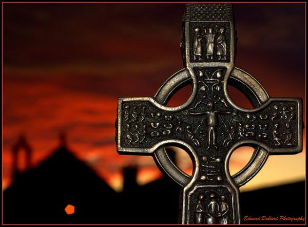 Croix celtique métallique