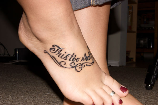 Beau tatouage de pied