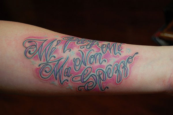 Tatouage de lettrage de script