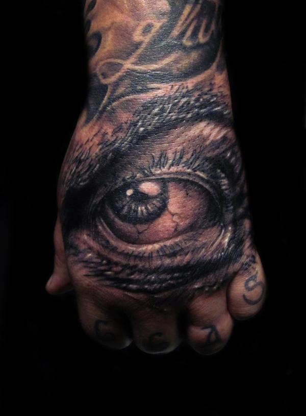 Μαύρο τατουάζ χεριών