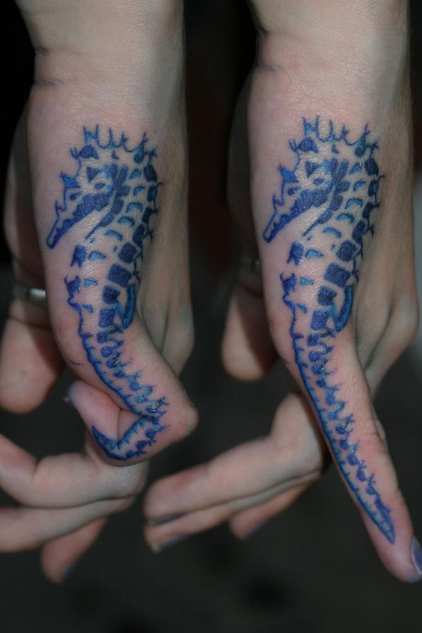 Τατουάζ χεριού θαλάσσιου αλόγου