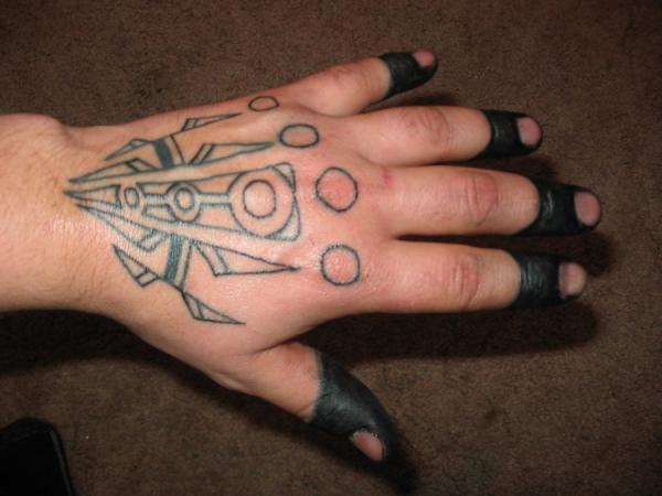 Παραδοσιακό καναδικό τατουάζ χεριών