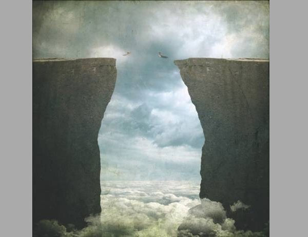 Comment créer une image conceptuelle d'un couple sautant de hautes falaises dans Photoshop
